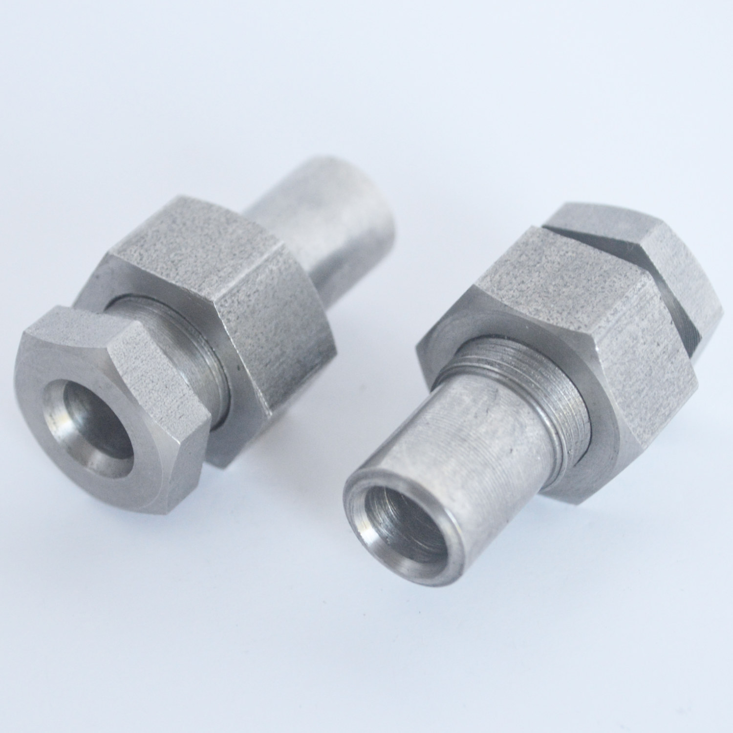 06-7673b Norton Centre Stand Pivot Bolts - Image 1