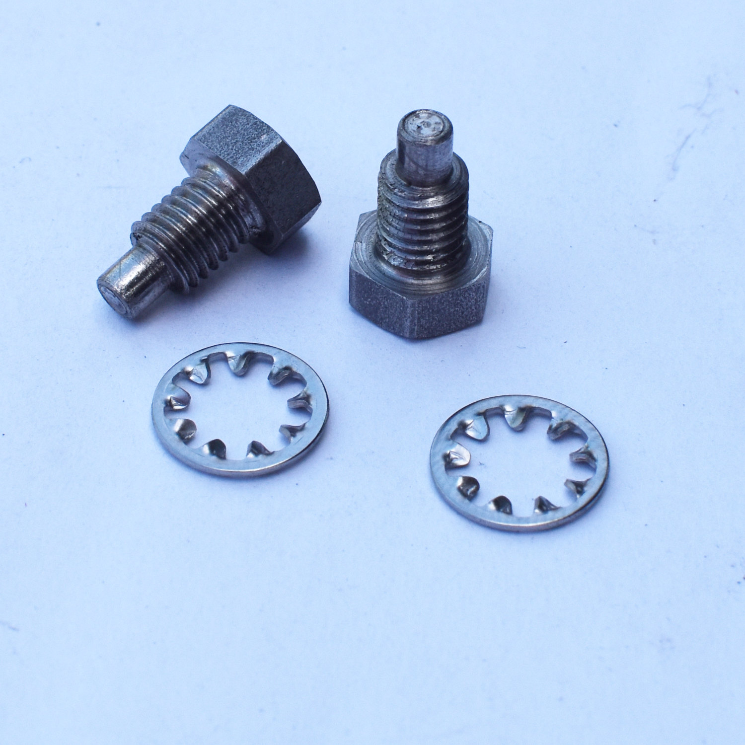 H200-c Triumph Tappet Guide Block Screws - Image 1